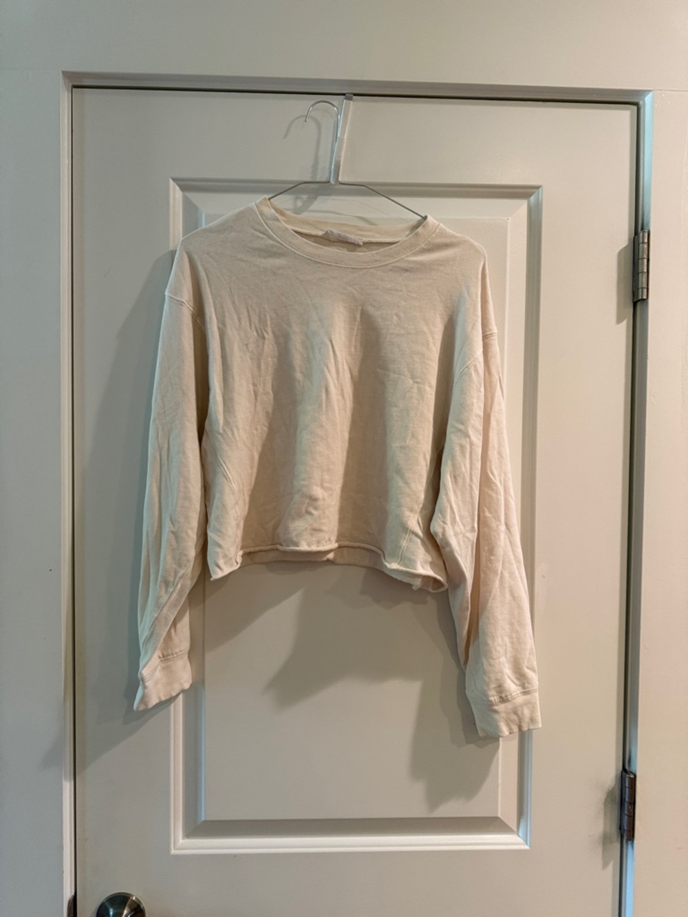 TALULAH Cropped Crewneck Sweatshirt in Light Beige